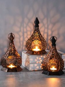 Elegante linterna decorativa de metal chapada en plata elaborada con detalles en relieve ideal para Ramadán Eid y ocasiones espirituales - Product Image 4