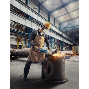 Meuleuse d'angle GWS 24-230 JZ de 2 400 W avec interrupteur à gâchette, poignée anti-vibration, bride de fixation, écrou de serrage, couvercle de protection et clé - Product Image 2