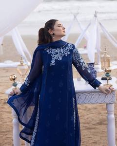 Ensemble Salwar Kameez en fausse fourrure pour soirée, avec haut et bas extensibles et réversibles, et dupatta - Product Image 5
