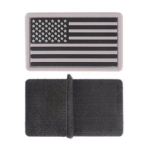 Insignias de PVC de Goma con Gancho y Bucle y Logotipo Personalizado al por Mayor - Product Image 3