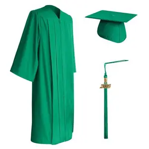 Ropa de graduación elaborada con verde esmeralda mate, vestido de tela no transparente, viene con características clásicas como completo