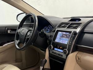 NOUVEAU Toyota Camry XLE V6 2013 avec transmission automatique et sièges en cuir - Product Image 3