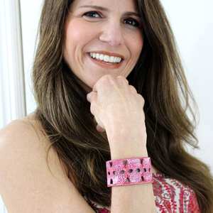 Brazalete ancho de diseñador floral de latón puro 100% hecho a mano, brazalete ajustable, Regalo para mamá - Product Image 1