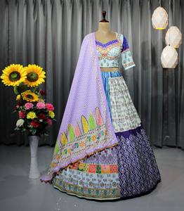 Lehenga choli บัตเตอร์ซิลค์สกรีนลายประกายสวยงามสำหรับงานเลี้ยงฤดูหนาวทุกชั้นเปล่งประกาย - Product Image 3