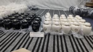 Urnes en métal pour animaux de compagnie en laiton personnalisées avec logo en gros Urnes de crémation pour cendres d'animaux de compagnie Urne de crémation pour animaux de compagnie par Brassworld India - Product Image 2