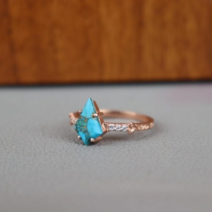 Bague turquoise naturelle en pierre faite à la main pour femmes, bijoux fins, bijoux en argent, vente en gros, en vrac, bague coupée en or - Product Image 4