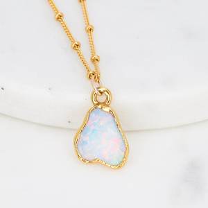 Collier unisexe en acier inoxydable plaqué or 24 carats avec pendentif opale multicolore, pierre précieuse minimaliste, sans nickel, sans plomb, chaîne maille forçat - Product Image 3