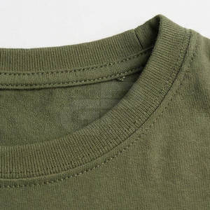 Elegante camiseta para el Día de la Madre con un estampado de frases elegante y un look informal y relajado. - Product Image 4