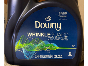Downy Wrinkle Releaser Fabric Spray Light Fresh Scent 33,8 Floz - Product Image 5