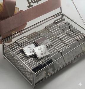 Recuerdos de Chocolate Personalizados para Boda con Caja de Acrílico y Etiquetas Plateadas para Invitados - Product Image 2