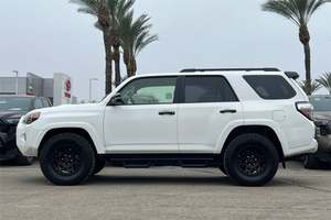 Toyota 4Runner Venture Edition 4WD 2021 - Product Image 2