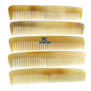 Logo Gravure Accepté À La Main Véritable Corne Peigne De Poche Naturel À La Main Peigne En Corne Peigne À Cheveux Fabriqué au Vietnam En Gros - Product Image 5