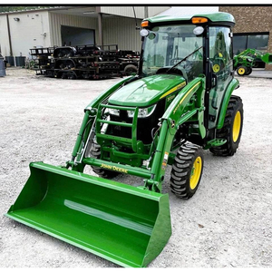 Petit tracteur utilitaire Jo-hn Deere d'occasion, idéal pour l'entretien de la pelouse, les travaux agricoles légers et la manutention - Product Image 2
