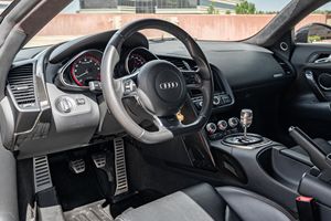 Excellent état, Audi R8 V10 Coupé 2012 d'occasion, boîte manuelle à 6 vitesses - Product Image 3