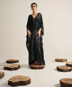 เดรสผ้าเรยอนมัดย้อมสำหรับผู้หญิงชุดเดรสยาวคอวีเต็มตัวสำหรับใส่ไปทะเลชุดกระโปรงยาวใส่ไปทะเลคอวีผ่อนคลายและทันสมัย - Product Image 1