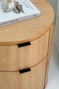 Table de chevet ronde en bois massif moderne, table de nuit artisanale avec rangement pour chambre à coucher, salon, salle à manger ou hôtel - Product Image 3