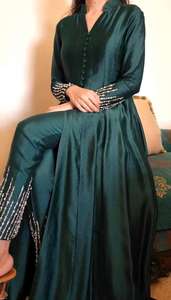 Mode moderne nouvelle soie de chinon pure avec haut et pantalon de travail à séquence brodée lourde avec ensemble de costumes Dupatta Collection de créateurs - Product Image 4