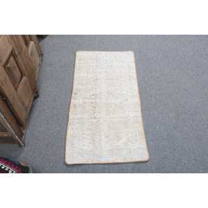 พรมวินเทจตุรกีขนาดเล็ก 1.6x3.3 ฟุต (49x100 ซม.) พรมลายอิคัตสีขาว - Product Image 1