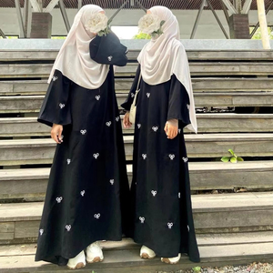 Abayas élégantes et modestes brodées à la main pour femmes - Product Image 1