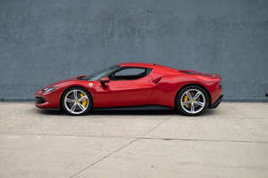 Ferrari 296 GTB 2025 USADO EN EXCELENTES CONDICIONES - Product Image 3