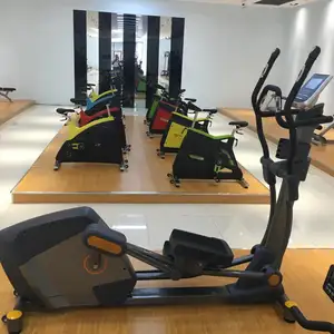 Centre de remise en forme utilisé équipement de gymnastique commerciale vélo croisé/machine elliptique