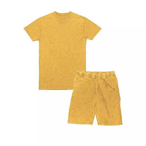 Ensemble de vêtements pour hommes personnalisés, t-shirts lourds, streetwear d'été, t-shirts à col rond personnalisés avec lavage à l'acide et ensemble de shorts pour hommes - Product Image 1