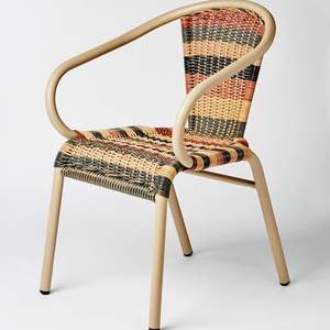 Chaise élégante en rotin pour une ferme, une villa ou une utilisation en extérieur dans un appartement ou un hôtel - Product Image 1
