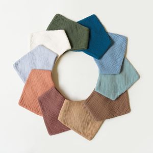 Baberos triangulares de algodón orgánico para niñas lindos, absorbentes y cómodos - Product Image 4