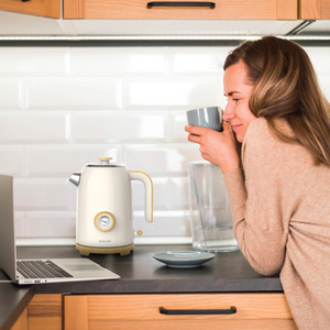 กาต้มน้ำ1.7L แบบคลาสสิกรูปสิงโตสีเขียวขนาด2200วัตต์สำหรับใช้ในครัวเรือน - Product Image 2