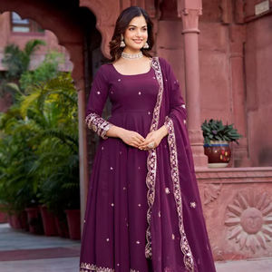 ชุดเดรส Anarkali คุณภาพสูงสำหรับผู้หญิง ดีไซน์แบบดั้งเดิม ผสมผสานความทันสมัย ผ้า Faux Georgette สำหรับงานปาร์ตี้สไตล์อินเดีย-ปากีสถาน - Product Image 1