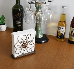 Servilletero de Metal Dorado con Forma de Flor, Elegante Accesorio de Mesa para el Hogar, Eventos, Fiestas y Regalos, Procedente de la India - Product Image 3