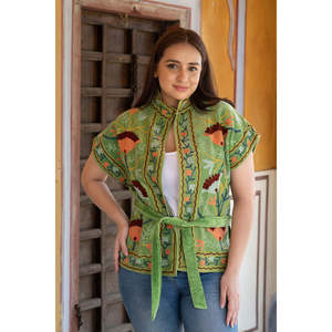 Chaleco de Terciopelo Verde 100% Algodón, Hecho a Mano y Cosido a Mano para Mujer, Marca Bohoattire, con Bordado y Decoración Vintage, Ecológico y Elegante - Product Image 1