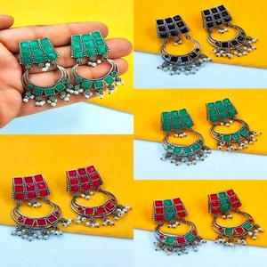 Boucles d'oreilles pendantes ethniques en argent de qualité supérieure avec finition oxydée, parfaites pour une tenue décontractée, une fête ou des occasions spéciales - Product Image 1