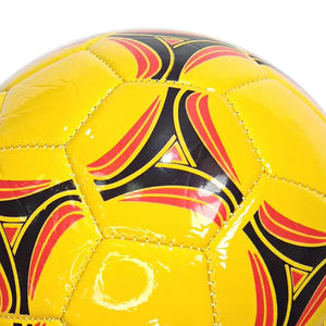 Ballons de football en PVC hautement personnalisés ballons de football de style unique tendance produit thermoscellé du Pakistan à vendre - Product Image 4