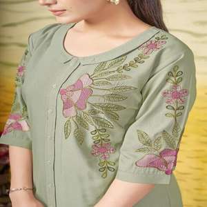 Élégant à la mode lourd rayonne Co-Ord ensemble pour les femmes Multi fil à broder travail Style traditionnel décontracté fête ethnique porter indien - Product Image 3