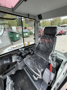 รถขุดตีนตะขาบขนาดเล็ก Takeuchi TB260 มือสอง ราคาประหยัด พร้อมบุ้งกี๋และรถตักตีนตะขาบสำหรับงานก่อสร้าง - Product Image 6