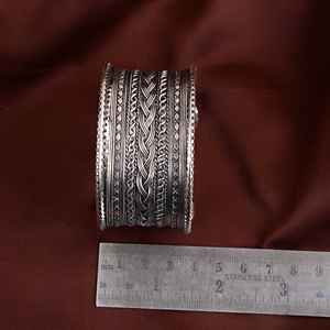 Nuevo brazalete de Metal ancho antiguo, pulsera ajustable tribal de mano de Metal étnico de plata ancha larga, joyería de Metal personalizada - Product Image 4