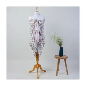 Neuer weißer blumiger Sarong für Strand-Look Sommer-Stil mühelos stilvoller Look bedruckter Baumwoll-Sarong