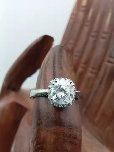 Anillo de compromiso de lujo Diamante 10K Oro sólido Moissanite cojín de lujo Totalmente diamantes Anillo de compromiso de diseño personalizado - Product Image 6