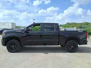 USADO, Silverado 1500 Custom Trail Boss 2024, Cabina Doble, Tracción en las Cuatro Ruedas, Asientos de Cuero, Interior Oscuro, Control de Crucero Adaptativo, Volante a la Izquierda - Product Image 2