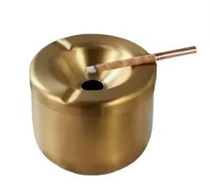 Cendrier en métal résistant à la chaleur finition or, cendrier en aluminium pour l'intérieur et l'extérieur, accessoires pour fumer, cigarette, cigare - Product Image 1