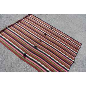 Alfombra de 4x5.4 pies, alfombra turca vintage, alfombra Kilim con motivos de plantas y árboles rojos - Product Image 1