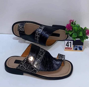 Elegantes sandalias árabes de piel de cocodrilo de Arabia Saudita Chappal de alta calidad al por mayor diseños de punta cuadrada con lazo para hombres sin cordones - Product Image 3