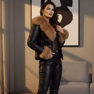 Blouson d'hiver matelassé en cuir d'agneau souple structuré pour femme avec col en fourrure, tissu respirant tissé teint, imperméable et chaud - Product Image 5