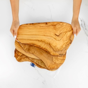 Tagliere fatto a mano in legno d'ulivo elegante tavola di legno artigianato per la cucina - Product Image 6
