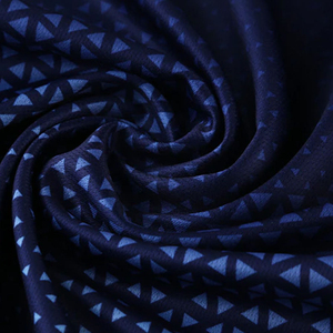 Ensemble de maillot de football pour hommes, conçu avec un maillot et un short pour l'entraînement, les matchs compétitifs, confort, circulation de l'air et flexibilité - Product Image 5