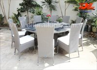 Ensemble de salle à manger d'extérieur 13 pièces en rotin PE avec plateau en verre, structure en aluminium inoxydable, design moderne pour hôtels, parcs, cours et appartements
