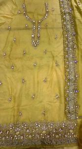 Costumes indiens de créateur modernes non cousus brodés à la main pour femmes pour les fêtes de style traditionnel - Product Image 3