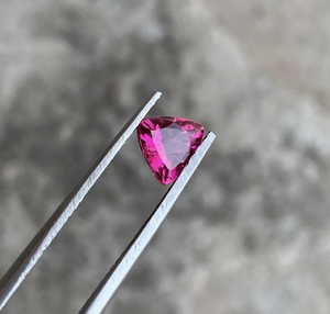 Rubelita natural turmalina trillón triángulo forma facetada piedra preciosa suelta Color rojo anillos collar pendientes fabricación de joyas - Product Image 2