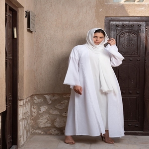 Nueva última abaya modesta para mujer con estampado de flores blancas a bajo precio y venta directa de fábrica 2025 - Product Image 6